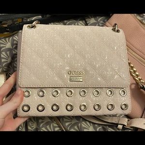 GUESS purse. Very cute and looks expensive!!